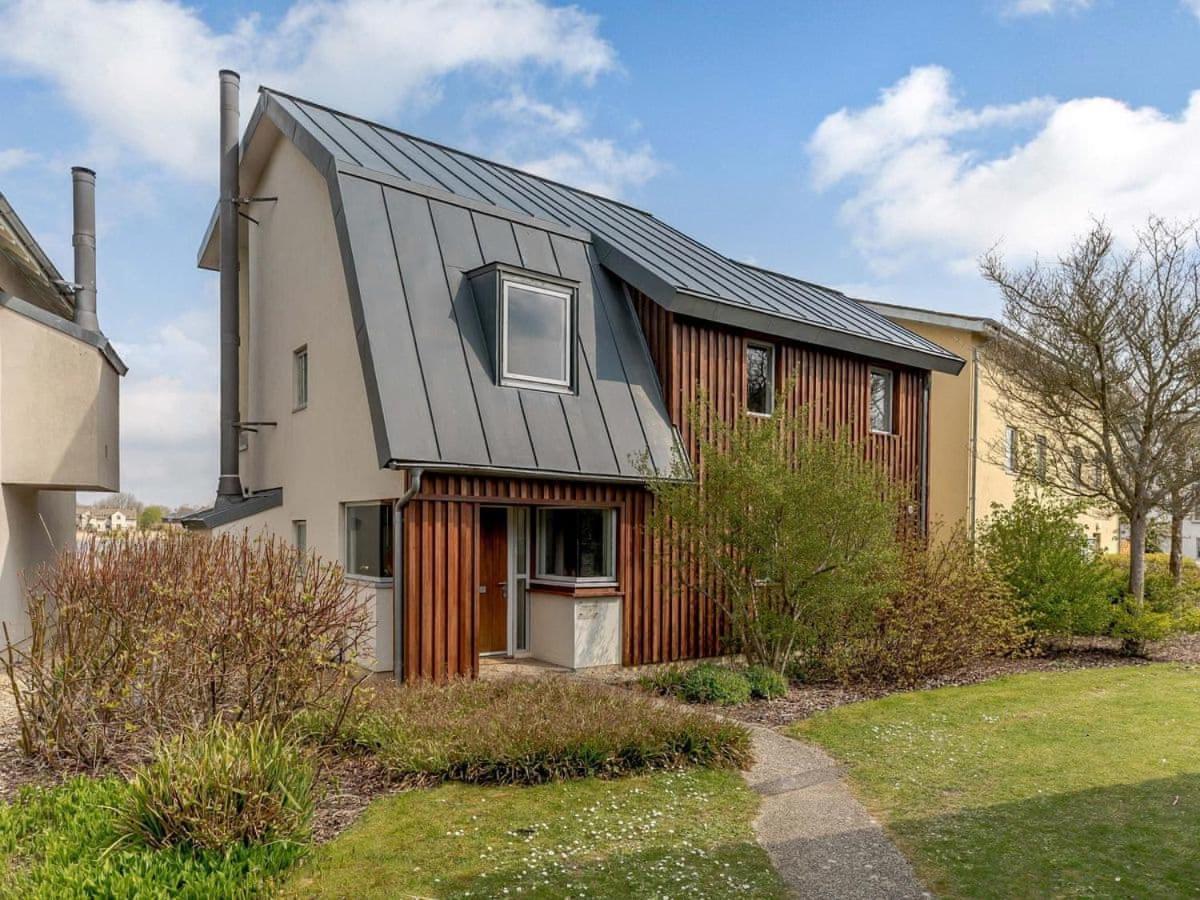 Cotswolds Lakehouse, With Hot Tub & Spa Access, Lower Mill Estate Somerford Keynes المظهر الخارجي الصورة